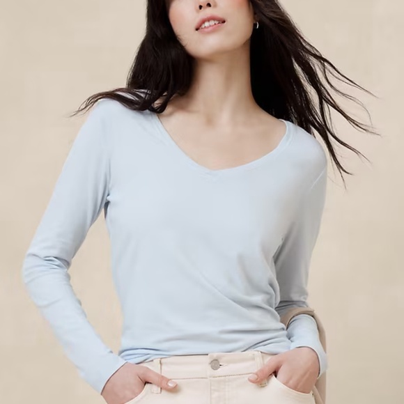 Banana Republic LONG-SLEEVE V-NECK T-SHIRT NWT - Picture 1 of 2
